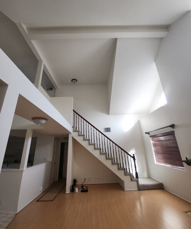 Foto del edificio - 5420 Sylmar Ave