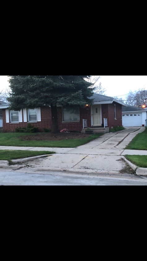 Primary Photo - 7630 W Stark St
