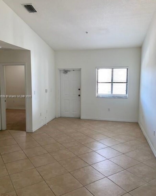 Building Photo - Beautiful 2/2 apartment