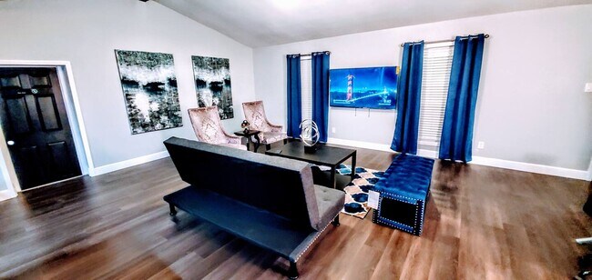 Foto del edificio - 15865 Shatterway Ln