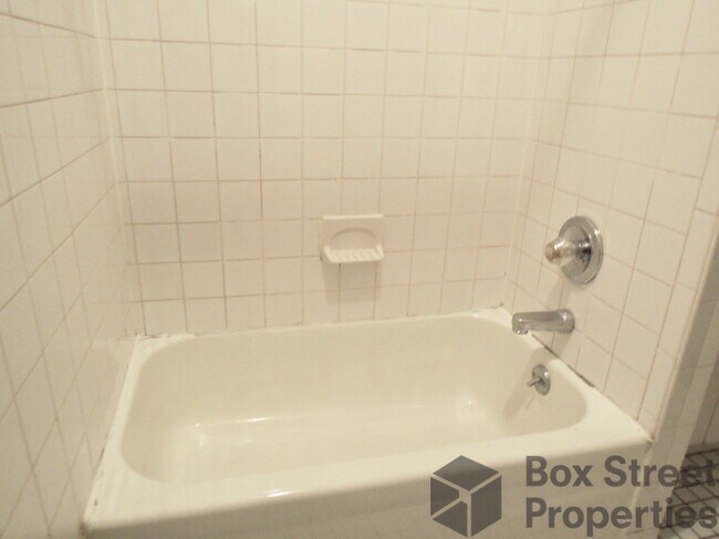 Foto del edificio - 347 E 9th St