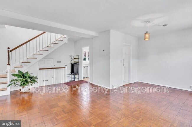 Building Photo - 3316 Valley Dr