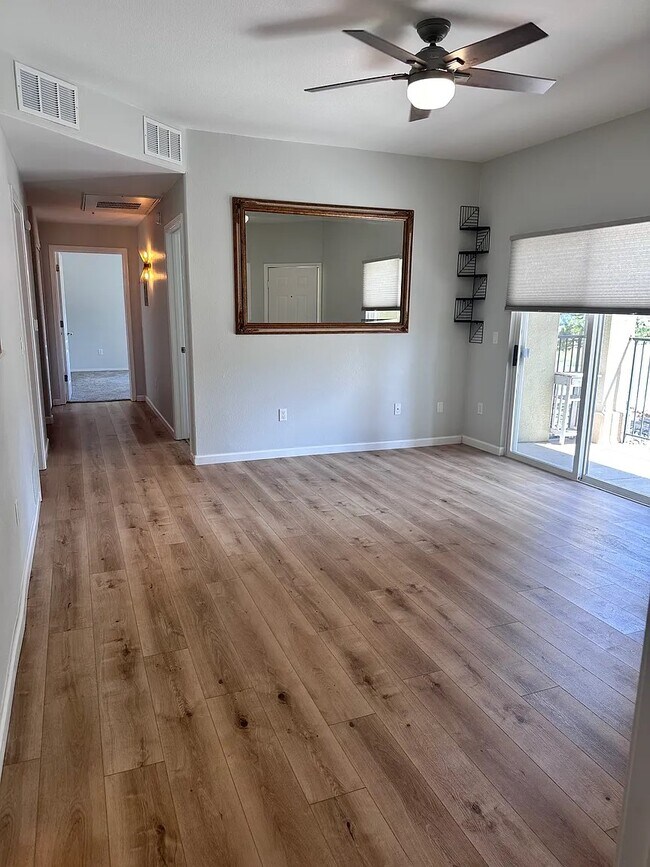 Foto del edificio - 6850 Sharlands Ave