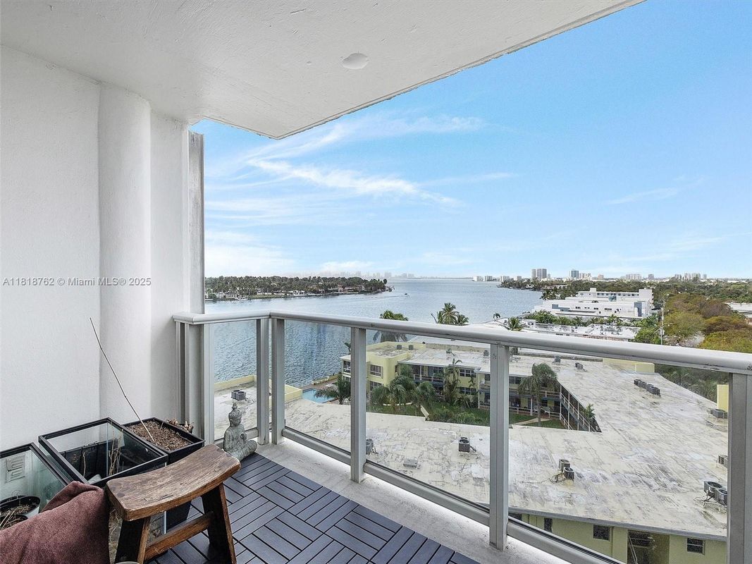 Primary Photo - 900 Bay Dr