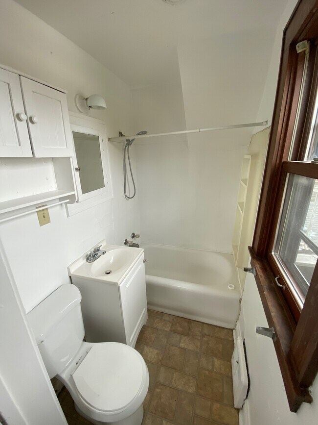 Foto del edificio - Gorgeous Renovated Duplex Home!