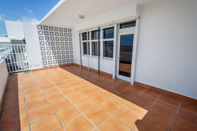 Foto del edificio - 4747 Collins Ave