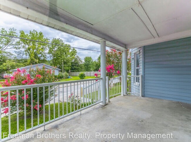 Foto del edificio - 3 br, 1 bath House - 408 W 4th St.