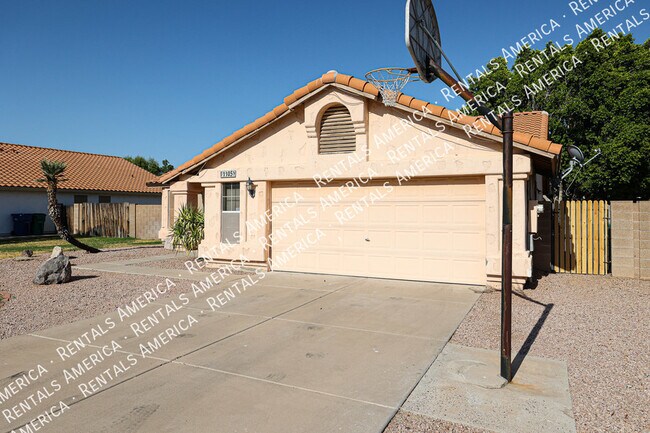 Building Photo - 1105 N Quail