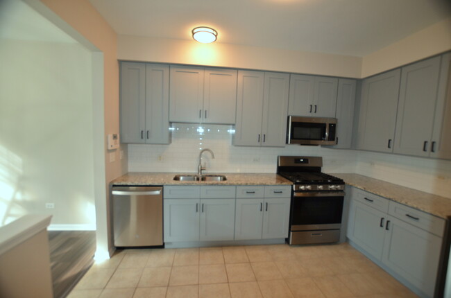 Building Photo - 2805 Vernal Ln