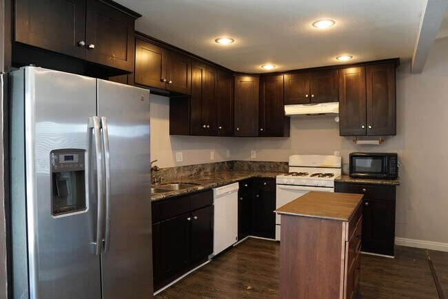 Building Photo - 3915 E Calle De Ricardo