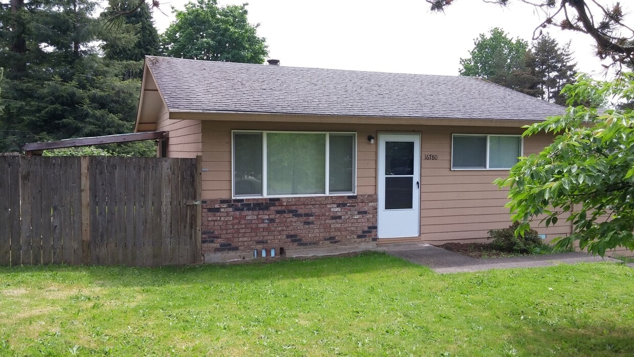 16780 SW 12th St Unit HOP16780, Sherwood, OR 97140 Room for Rent in