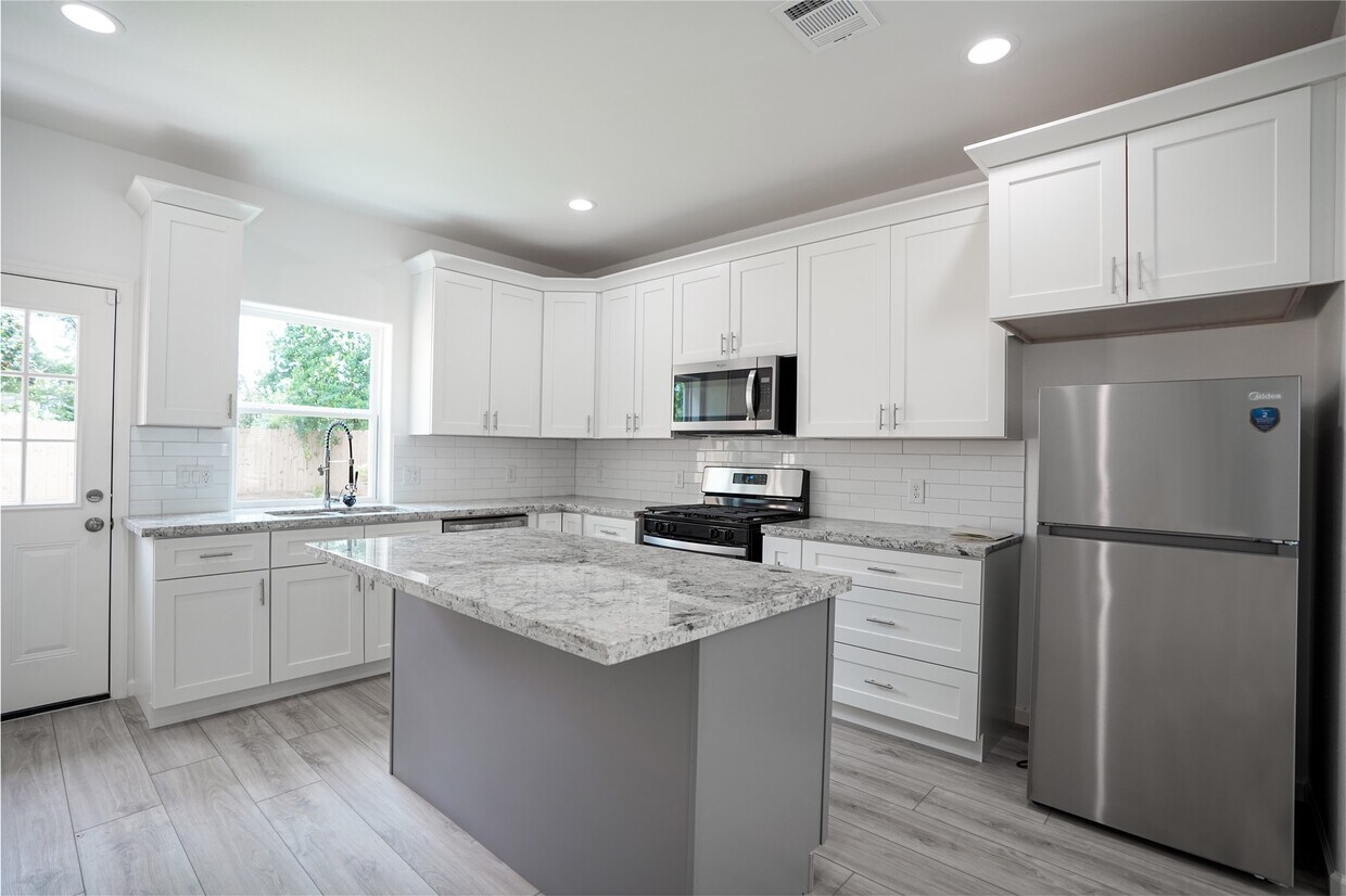 Foto del edificio - 7914 Laura Koppe Rd