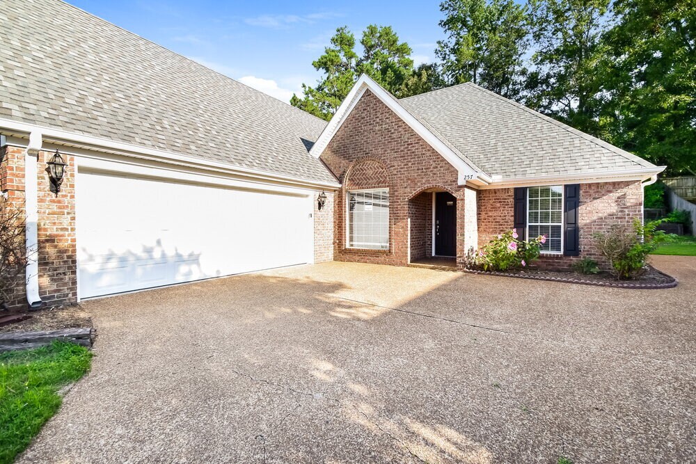 Primary Photo - 257 Northwood Hills Dr