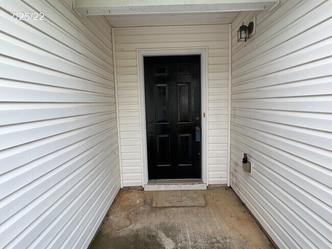 Building Photo - 413 Shenandoah Ct
