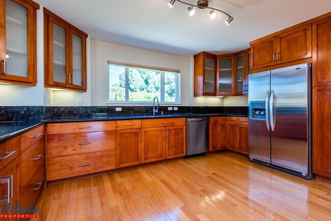 Foto del edificio - Gorgeous Home | Hardwood Flooring | A/C | Prime Location