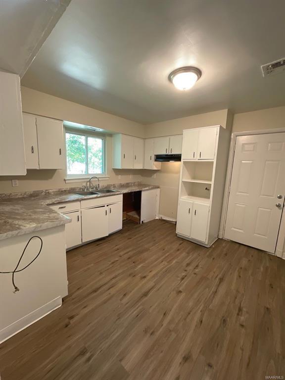 Building Photo - 731 Alamo Dr