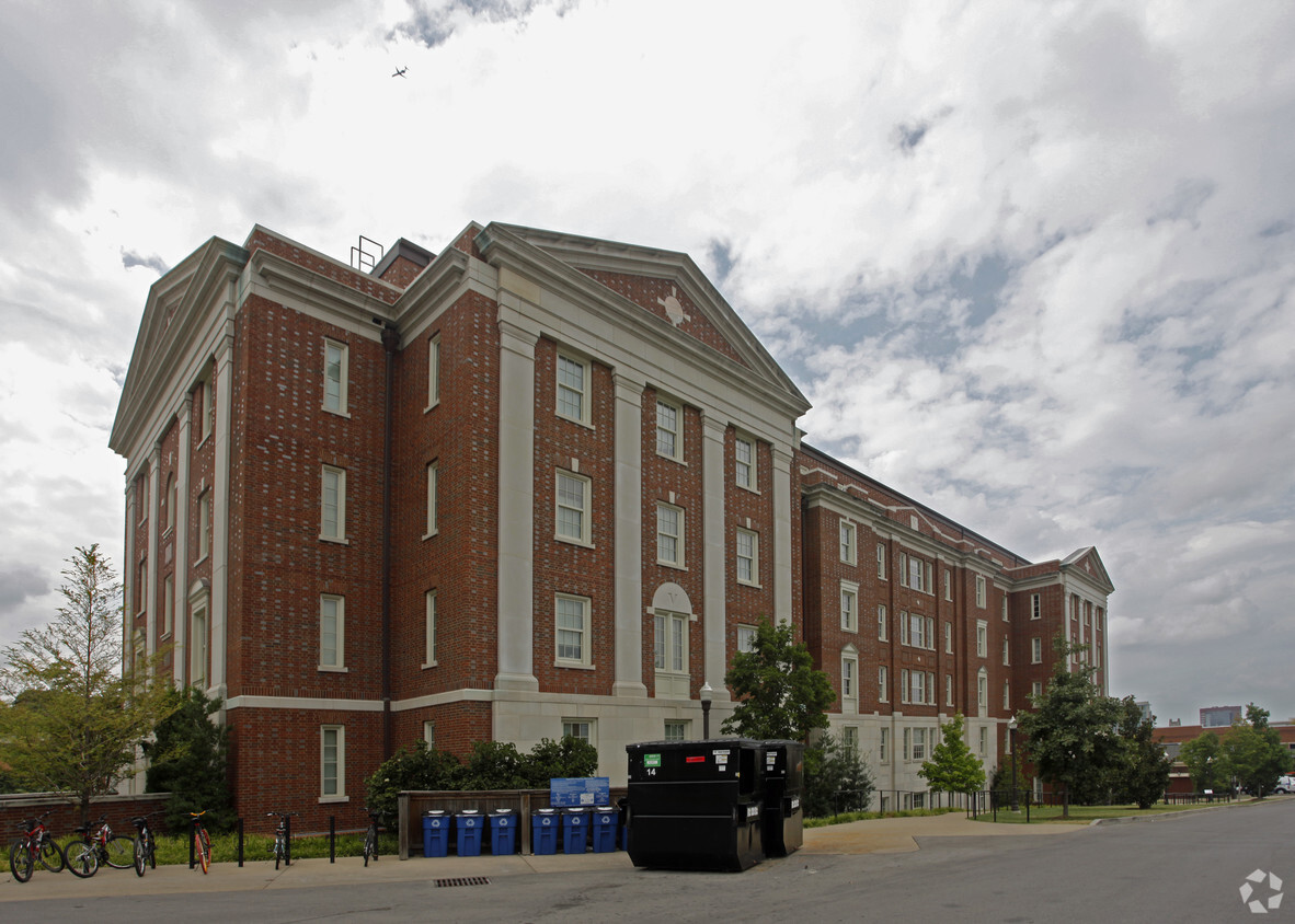 asheeka-desai-communication-studies-major-and-head-resident-hank-ingram-house-vanderbilt