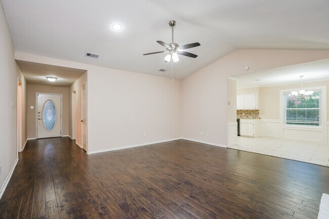 Building Photo - 152 Bastrop St