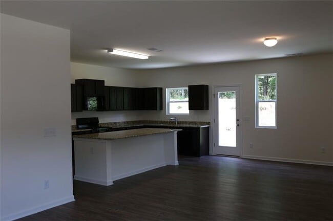 Building Photo - 121 Pointe Pl