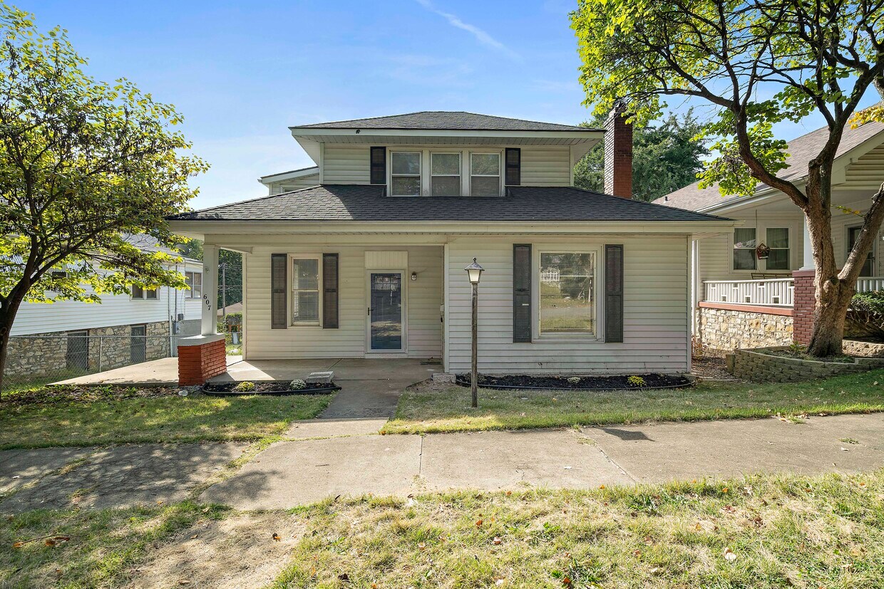 607 Olive St, Leavenworth, KS 66048 House Rental in Leavenworth, KS