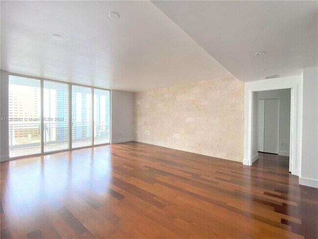 Foto del edificio - 901 Brickell Key Blvd