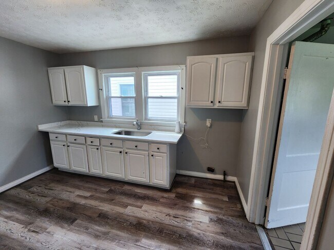 Foto del edificio - Charming 2 bedroom 1 bath home with recent...