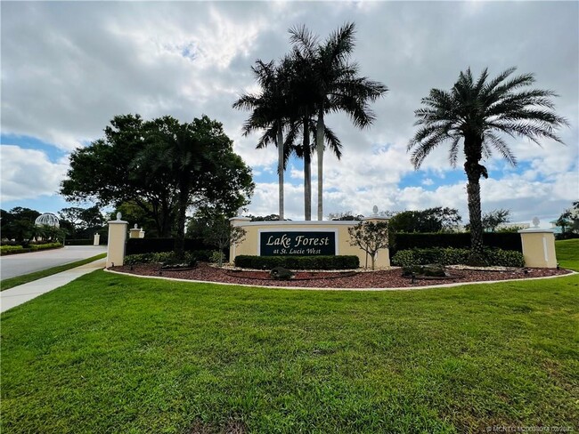 Building Photo - 425 SW Talquin Ln
