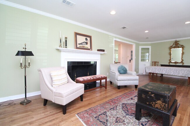 Foto del edificio - Furnished 3 bedroom 2 bath home in Cordova...