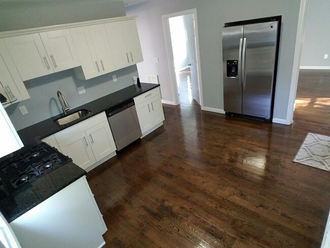 Building Photo - 466 Burritt Ave
