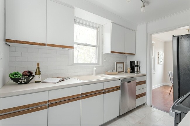 Building Photo - 205 Lattimore Rd