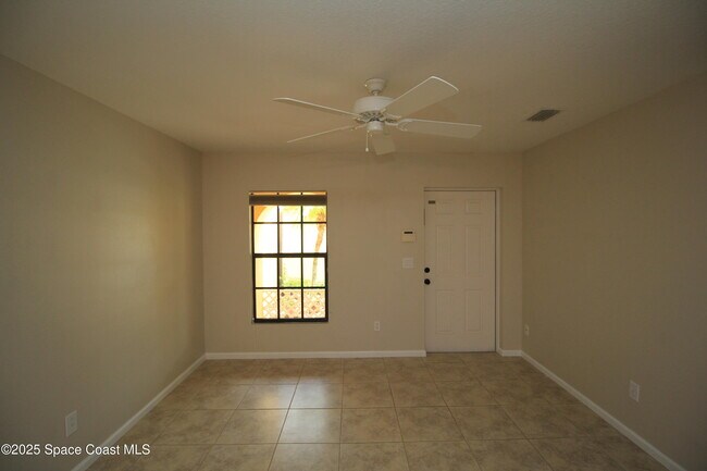 Foto del edificio - 1075 Luminary Cir
