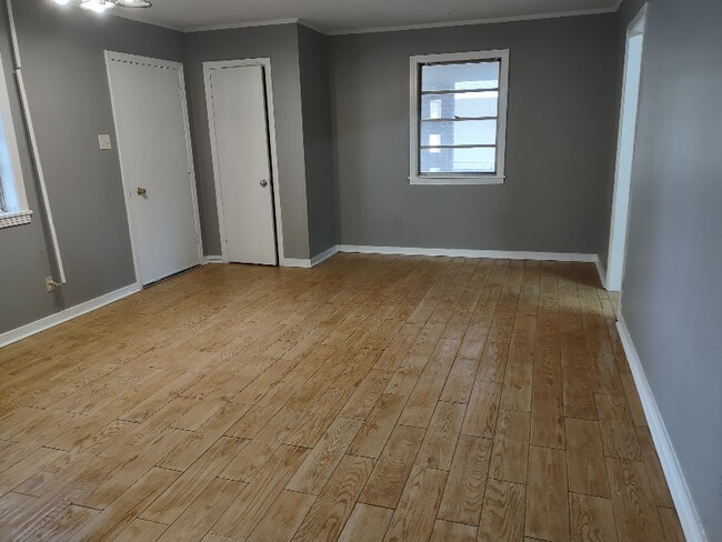 Building Photo - 310 Azalea Dr