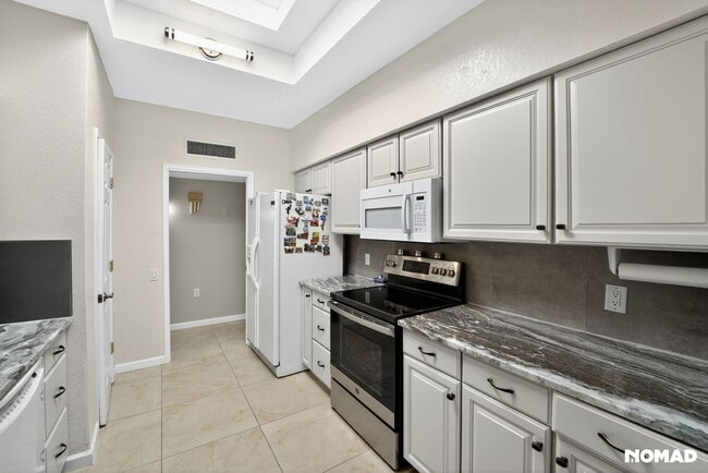 Building Photo - 768 W Calle Del Ensalmo