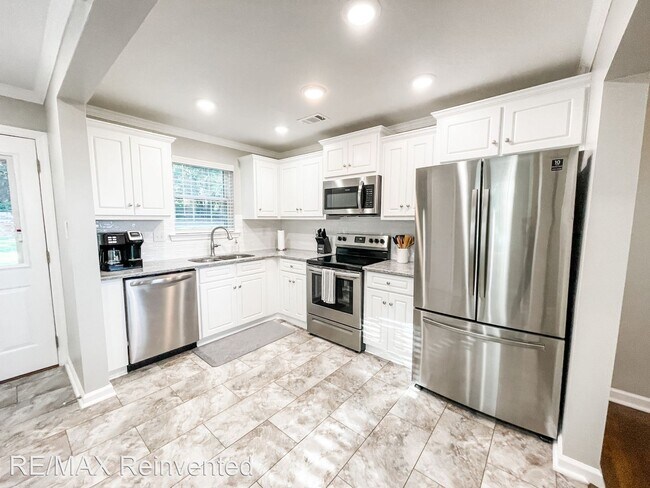 Building Photo - 3 br, 1.5 bath House - 2305 Walden Drive
