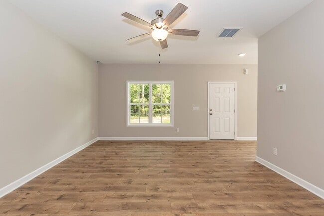 Building Photo - 208 S Leslie St