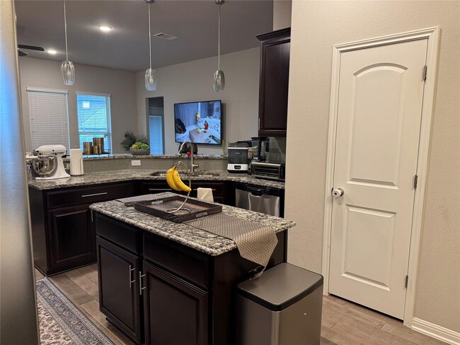 Building Photo - 2917 Coral Valley Dr