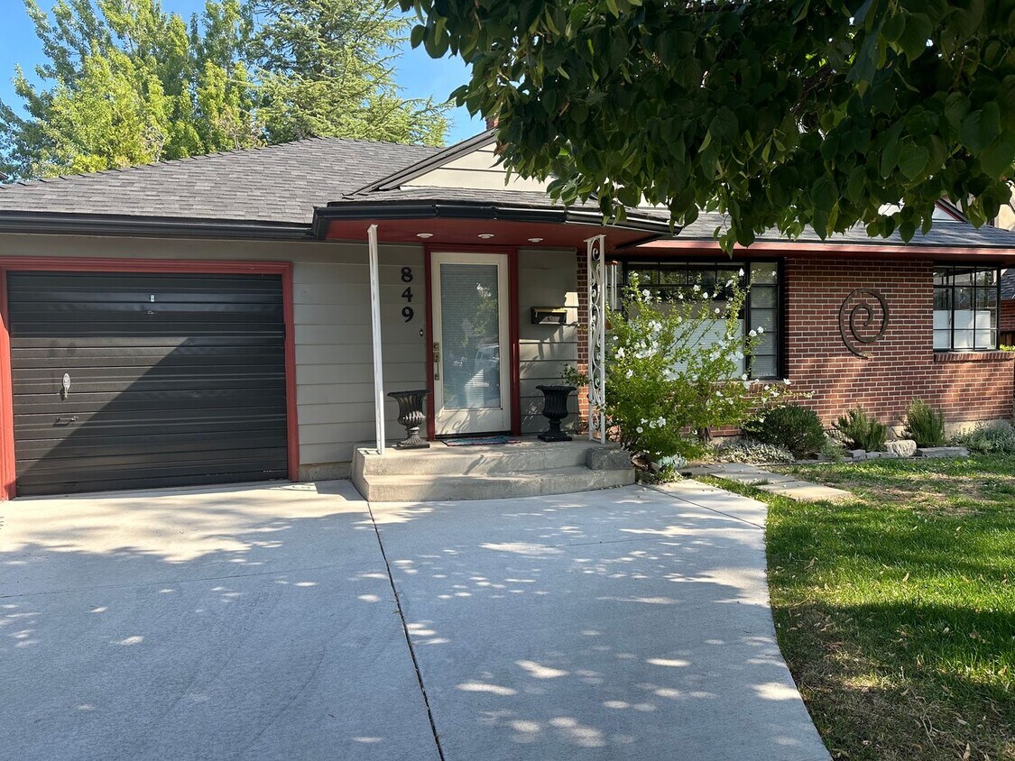 Primary Photo - 3-Bedroom, 2-Bathroom Charmer!
