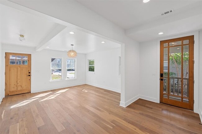 Building Photo - 4606 Evans Ave