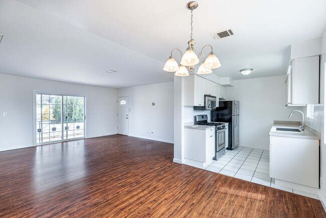 Foto del edificio - 8645 Hervey St