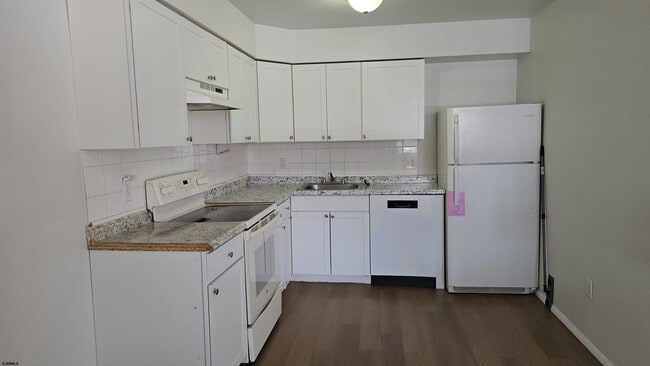 Building Photo - 2608 Woodlands Dr