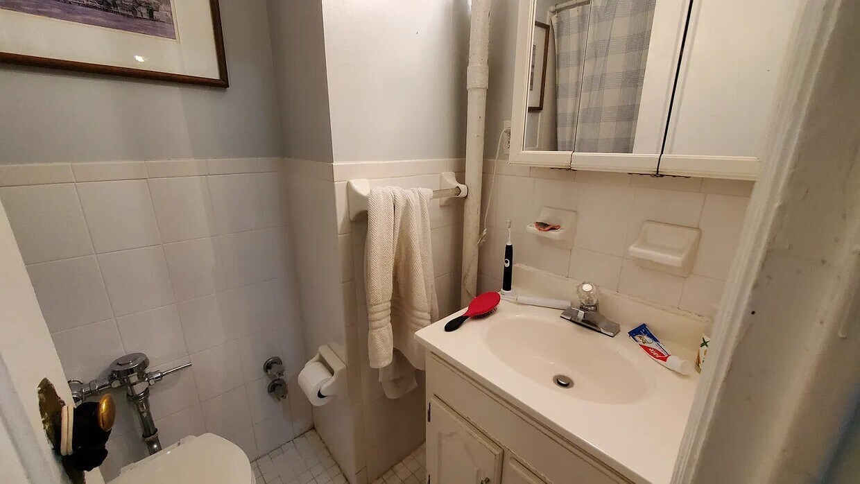 Building Photo - 211 East 88th Street