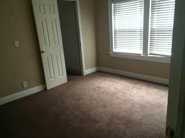 Building Photo - 3312 Monroe Ave