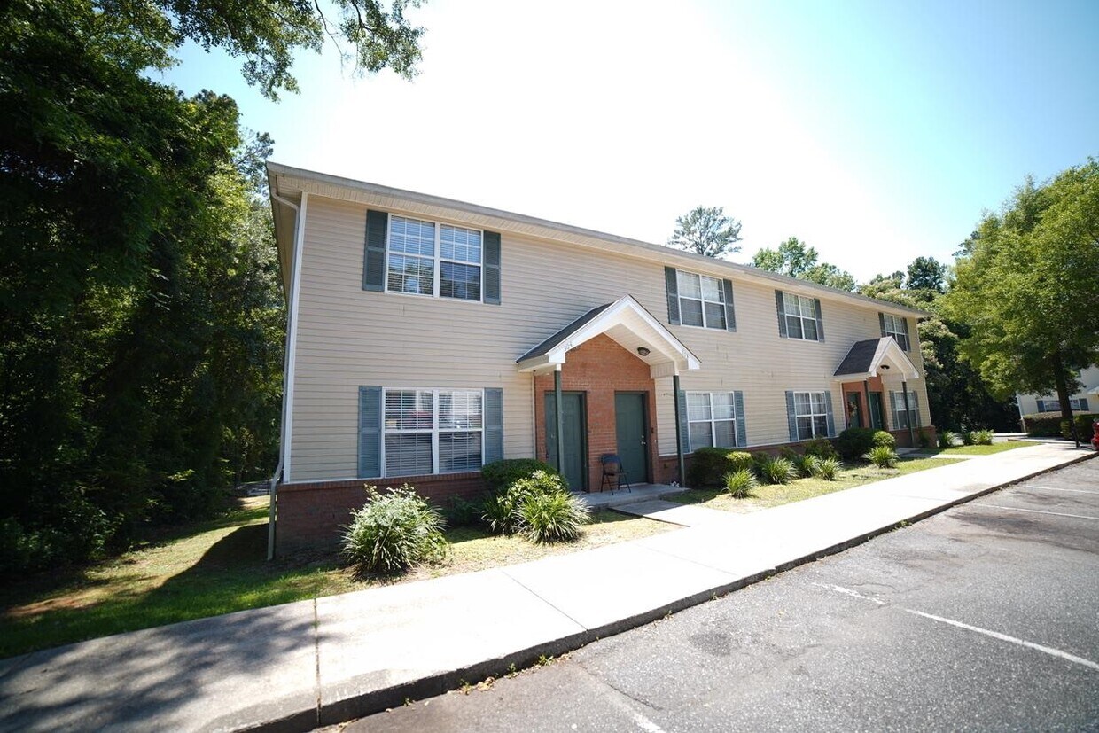 Foto principal - 2403 Hartsfield Rd