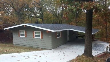Building Photo - 30 Hampstead Ln