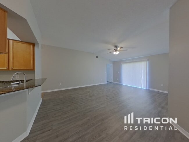 Building Photo - 2304 Roanoke Springs Dr