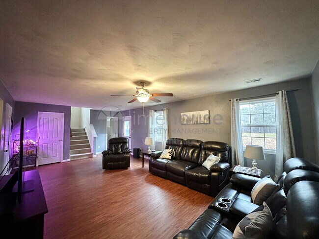 Foto del edificio - 4824 Kennebeck Ave