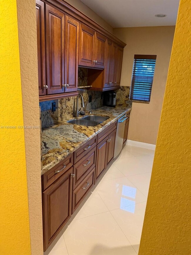 Building Photo - 830 NE 20th Ave