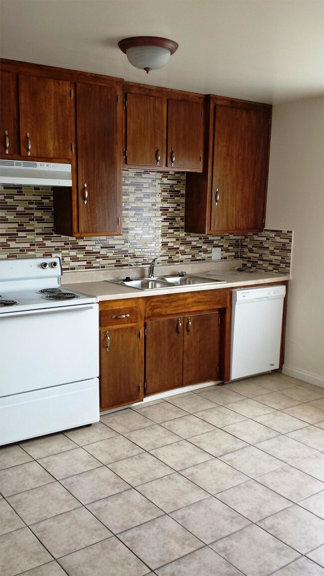 Building Photo - 2120 Park Way