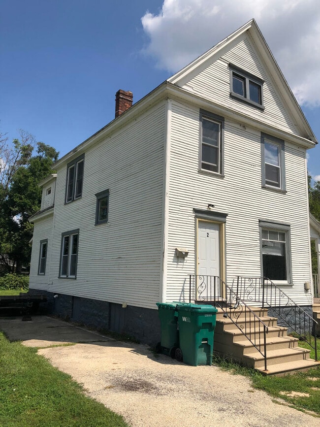 Building Photo - 417 Grant Ave