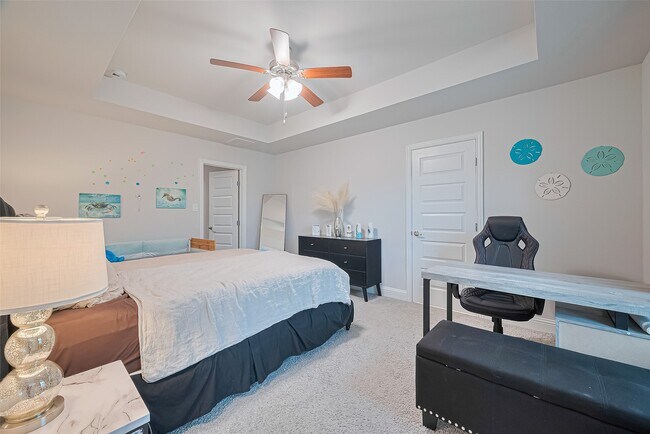 Building Photo - 2712 Golden Palms Ln